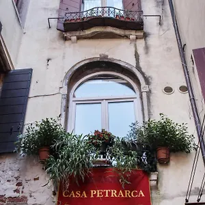 hotel-casa-petrarca.hotelinveneto.com/